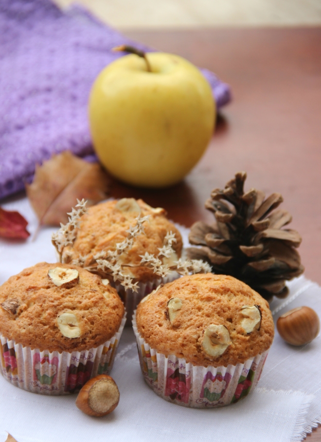 Muffins de outono com maçãs e avelãs