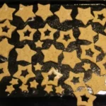 Biscoitos de Natal com geléia de ameixa