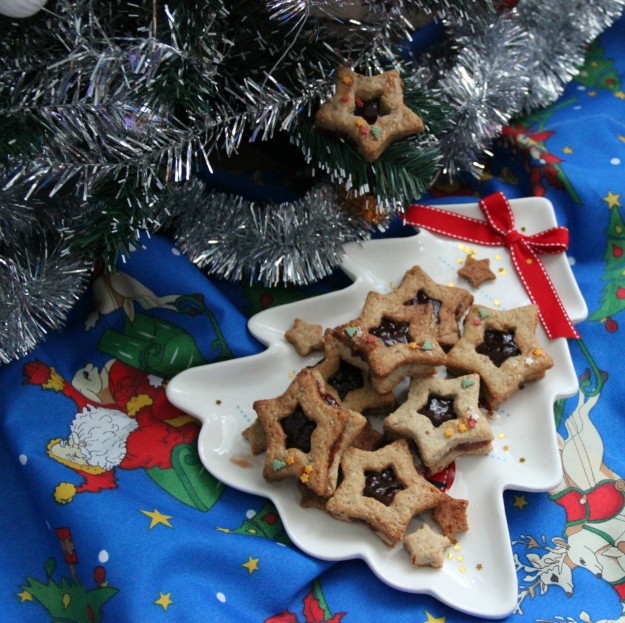 Biscoitos de Natal com geléia de ameixa