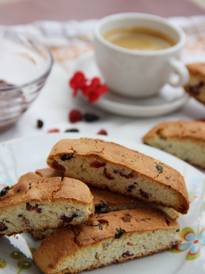 Cantuccini com mirtilos secos e avelãs